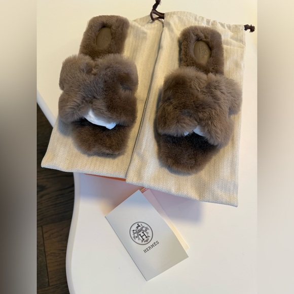 Hermes Shoes - Hermes etoupe shearling Oran 39.5 new with box